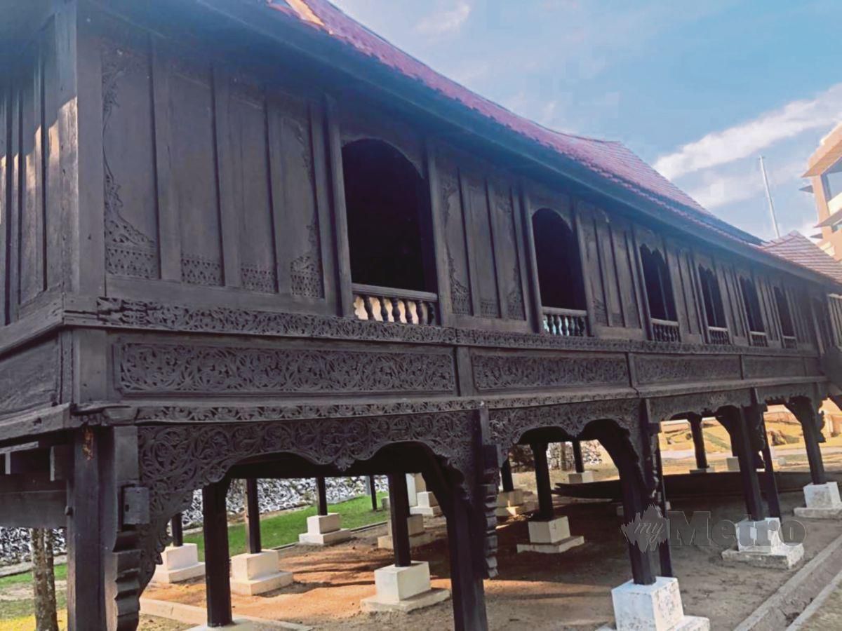 KEHALUSAN seni binanya menjadikan rumah tradisonal Negeri Sembilan ini unik.