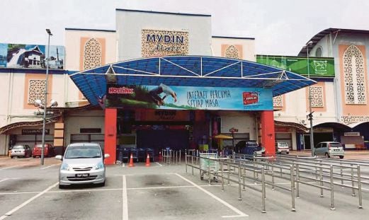 PASAR raya Mydin di Kuala Terengganu ditutup selama dua jam bagi menghormati solat Jumaat.