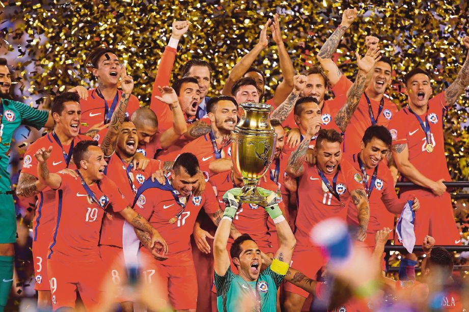 PASUKAN Chile meraikan kejayaan muncul juara Copa America. 