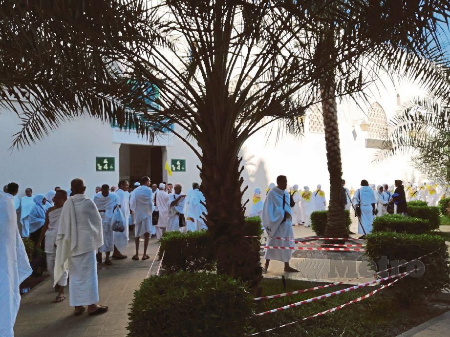 SETIAP jemaah mengambil peluang singgah di Masjid Bir Ali.