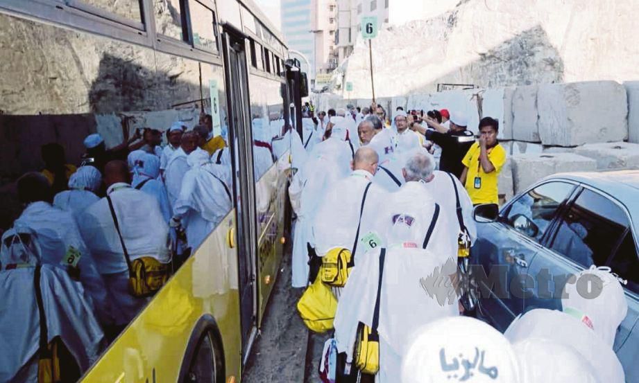 PERGERAKAN puluhan ribu jemaah haji menggunakan bas dipantau dengan aplikasi Hajj Mobiliti.