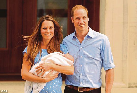 KATE dan William meninggalkan Hospital St Mary di London bersama anak mereka  George pada 2013. 