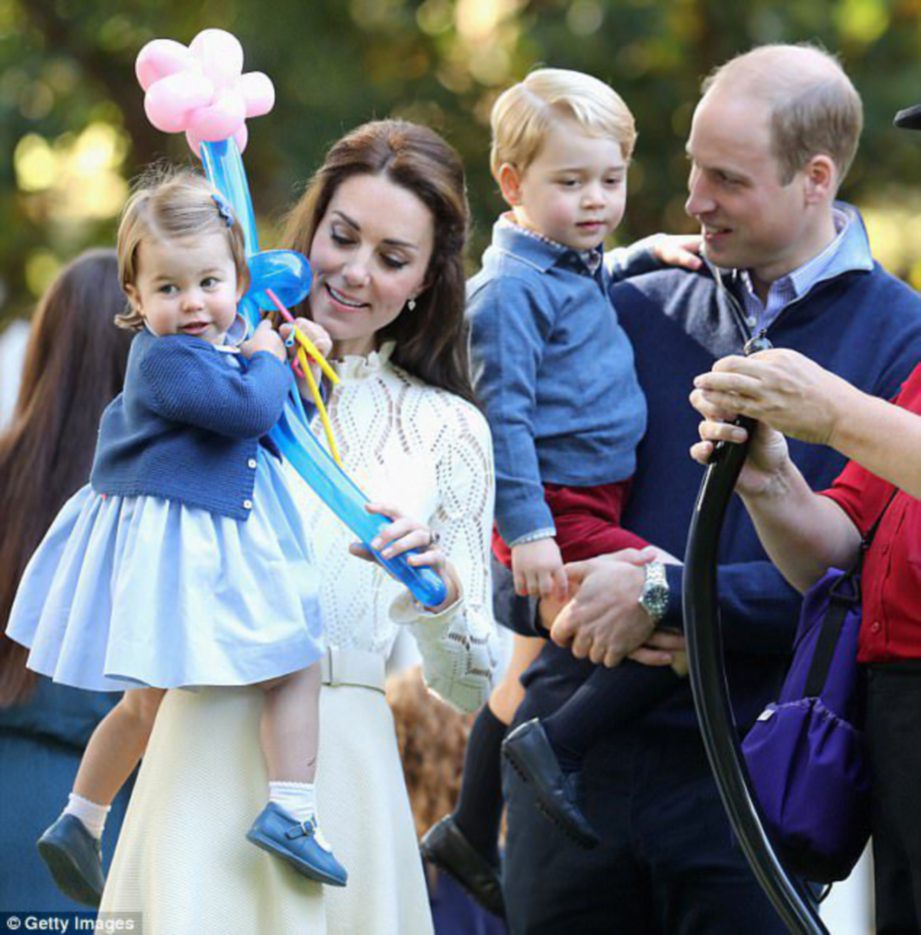 WILLIAM dan keluarganya akan berpindah ke Istana Kensington di London untuk memudahkan dia melakukan tugas rasmi.  - Agensi