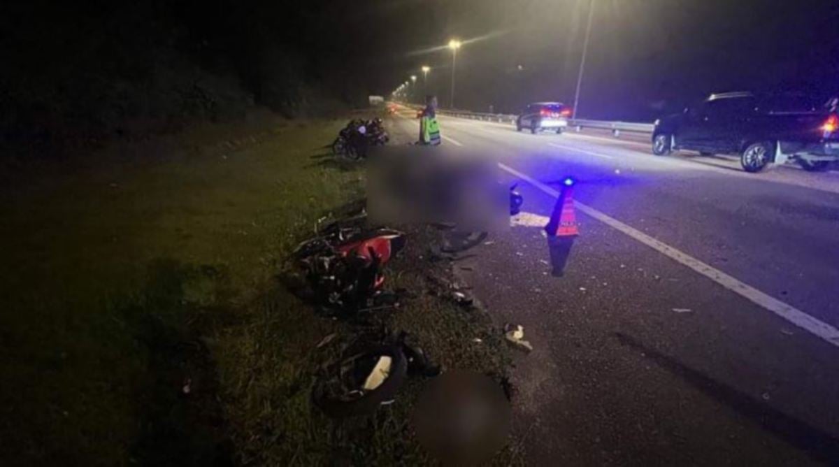 POLIS trafik Seremban dan remaja parah apabila kedua-dua motosikal  bertembung di KM36 (S) Lekas. FOTO ihsan polis.