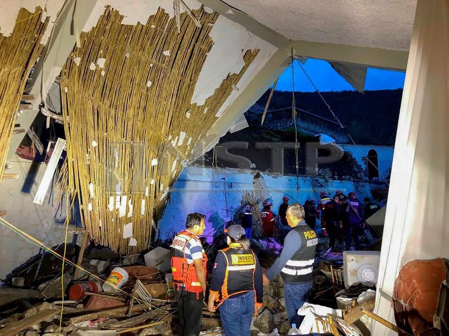 GAMBAR diedarkan Institut Pertahanan Awam Kebangsaan Peru menunjukkan kerosakan akibat tanah runtuh di hotel berkenaan. - AFP