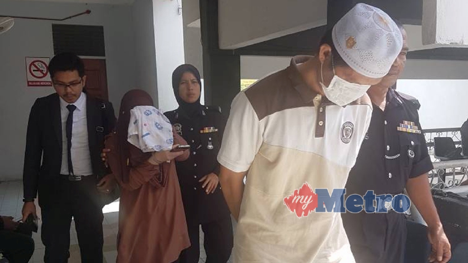 SUAMI isteri mengaku tidak bersalah terhadap tuduhan mencederakan pembantu rumah di Mahkamah Sesyen Kota Bharu. FOTO Muhamaad Razis Ismail