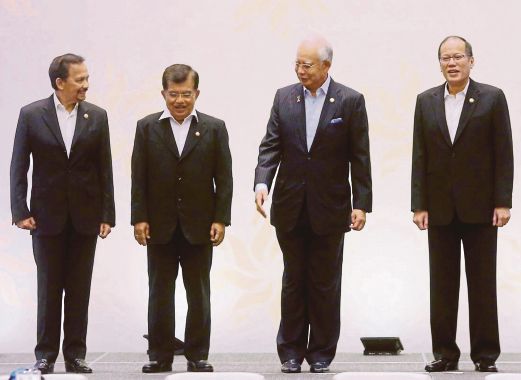 NAJIB bersama (dari kiri) Sultan Brunei Darussalam Sultan Hassanal Bolkiah, Naib Presiden Indonesia Jusuf Kalla dan Presiden Filipina Benigno S Aquino III. 