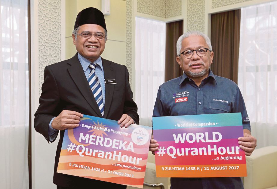 OTHMAN (kiri) bersama Husammuddin ketika ditemui di Kompleks Islam, Putrajaya. 