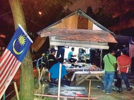 OPERASI AADK di sarang penagih dadah di PPR Desa Rejang, Kuala Lumpur. 