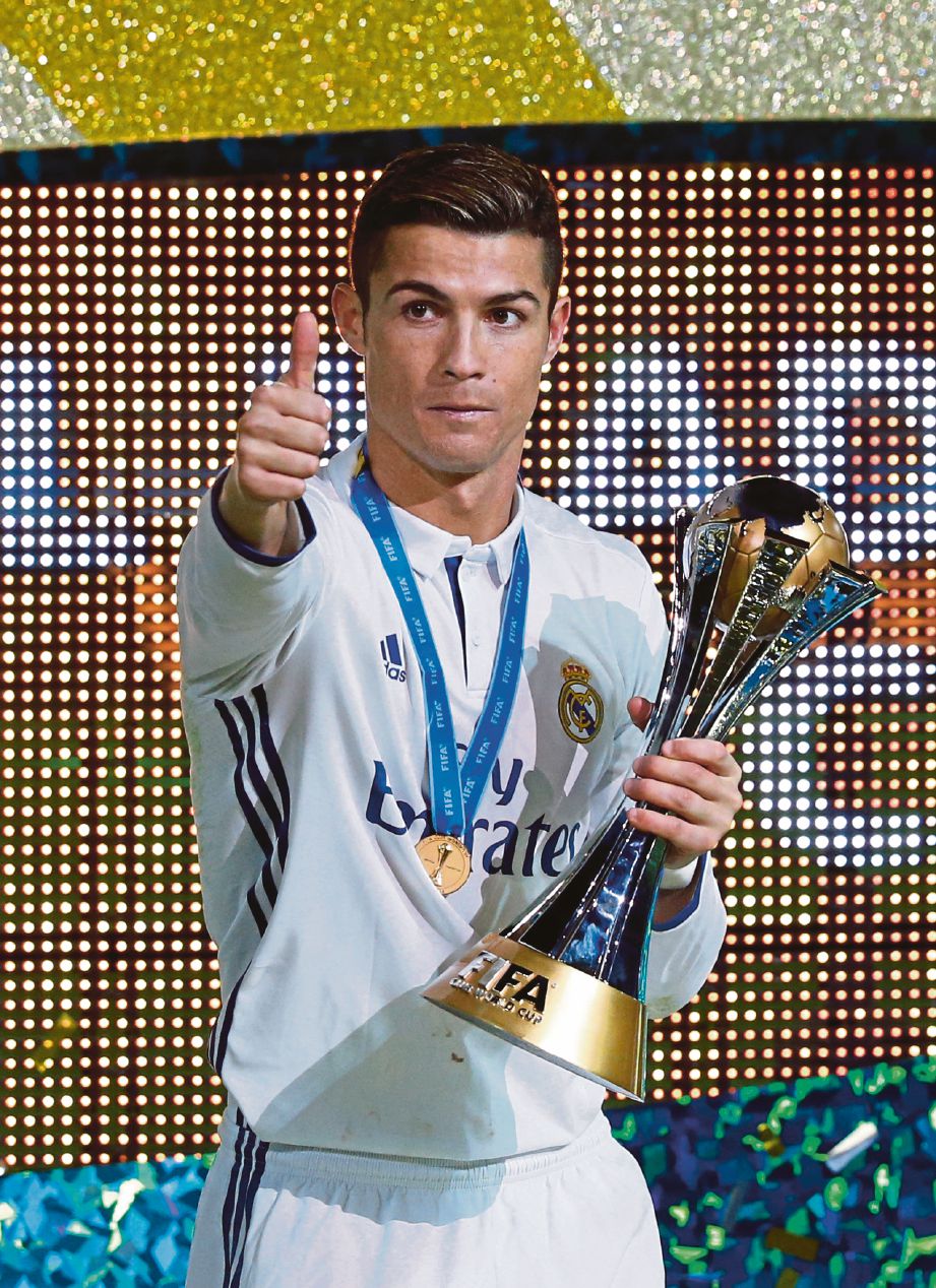 RONALDO meraikan kejayaan Real Madrid muncul juara Piala Kelab Dunia FIFA di Jepun, baru-baru ini.