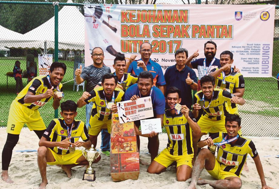 GELOMBANG United menjuarai Kejohanan Bola Sepak Pantai UiTM di Shah Alam. 