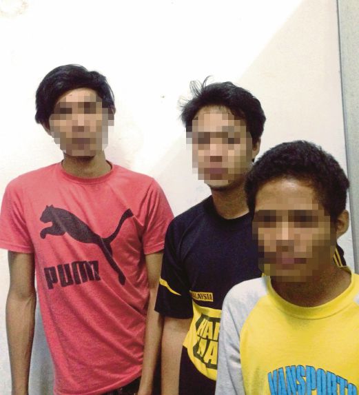 TIGA individu guna nama  Anonymous Malaysia ditahan dalam serbuan di Johor Bahru, semalam. 