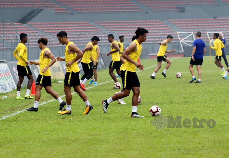 SKUAD Harimau Malaya ketika berlatih di Stadium Kuala Lumpur.