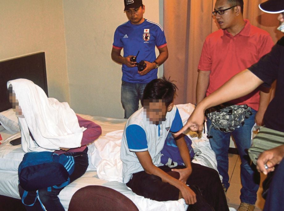 PELAJAR lelaki dan pasangannya yang dicekup berkhalwat di hotel bajet di Lebuhraya Darulaman.