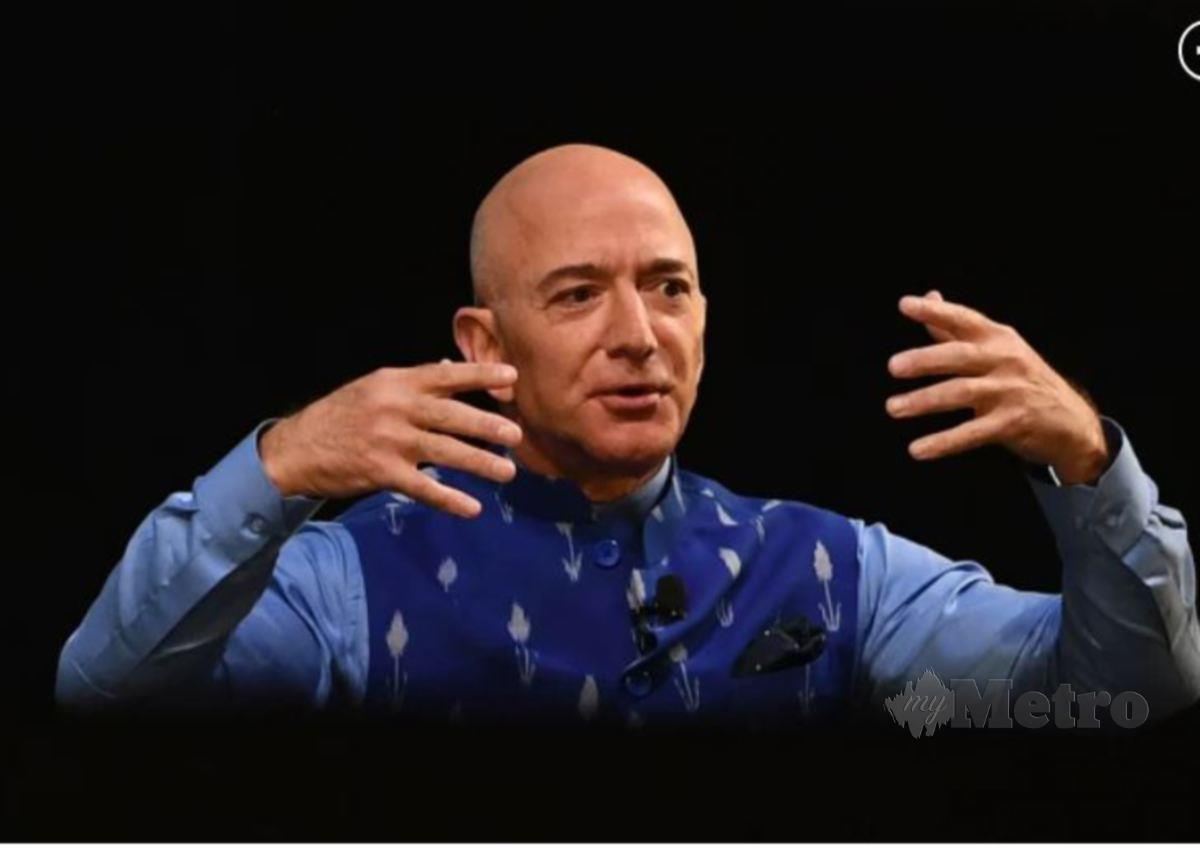 JEFF Bezos antara individu terkaya dunia. FOTO AFP