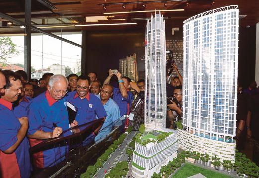 NAJIB  menyempurnakan Majlis Pelancaran Bangunan FELCRA di Jalan Semarak, Kuala Lumpur. 