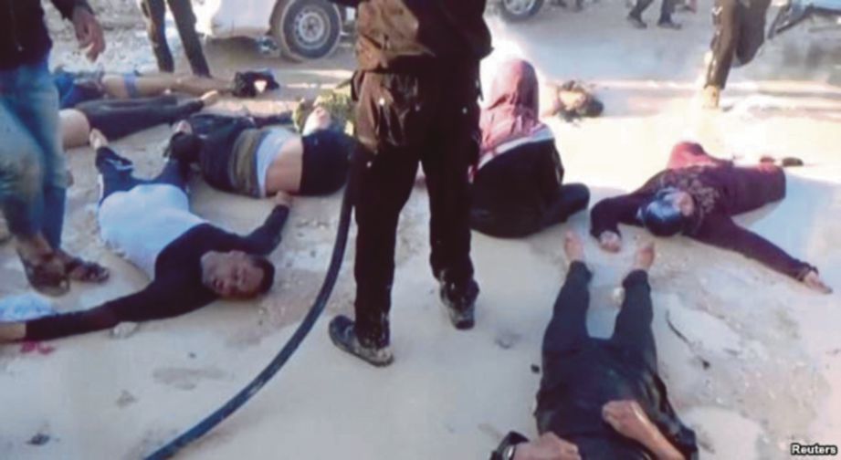 GAMBAR menunjukkan mayat mangsa bergelimpangan selepas serangan gas sarin dipercayai dilancarkan tentera Syria di Khan Sheikhun pada 4 April lalu. - Agensi