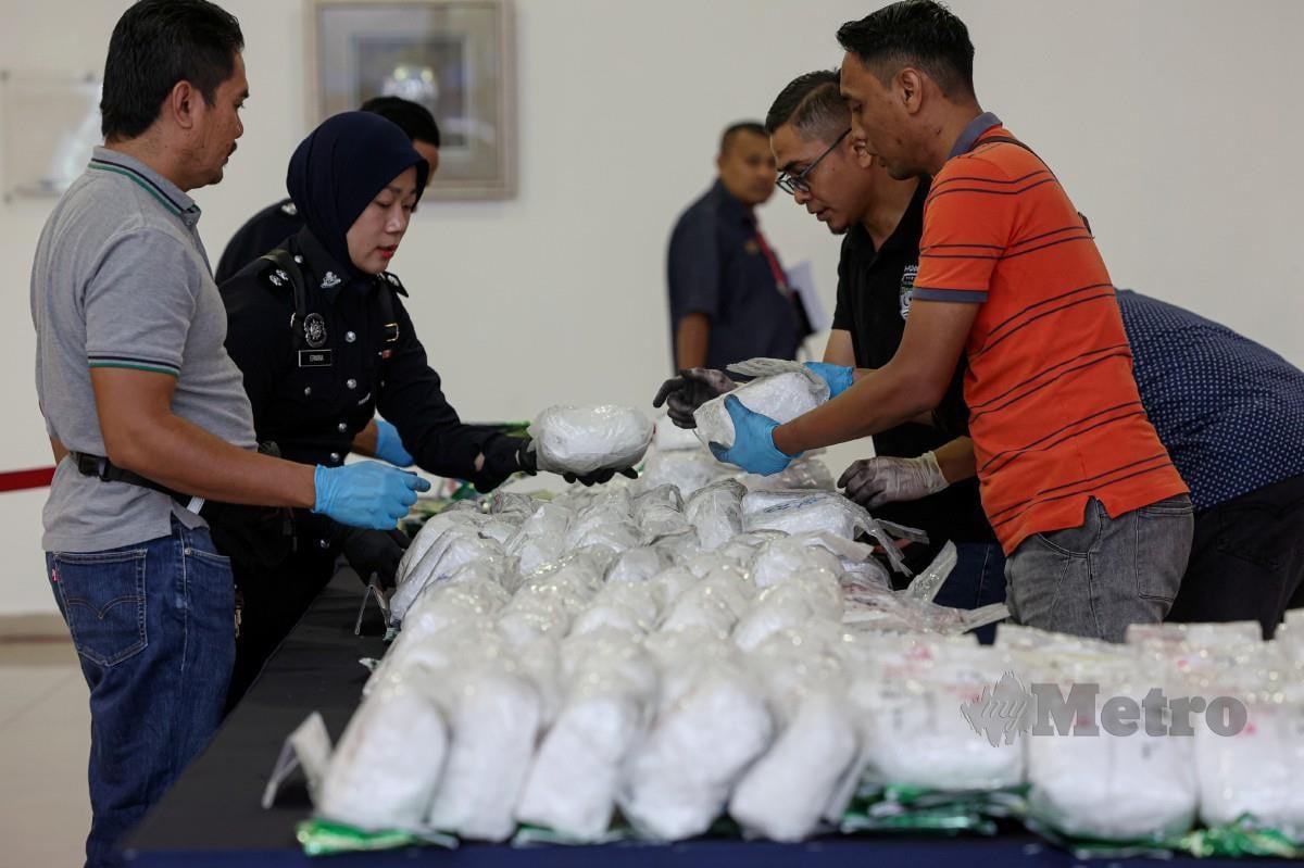 Polis merampas 320 kilogram syabu bernilai RM11.5 juta menerusi ‘Op Lambkin’,  28 Disember lalu. FOTO Bernama 