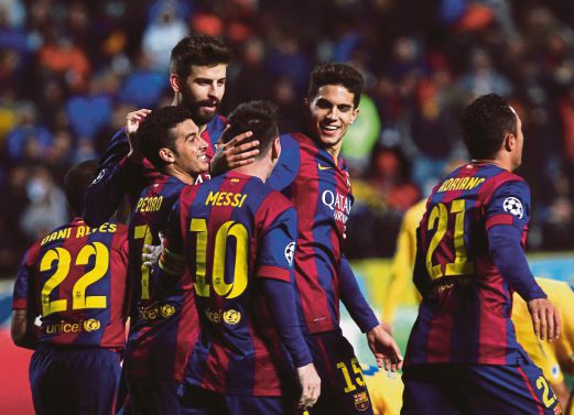 MESSI (tengah) pimpin Barca bertemu Valencia.