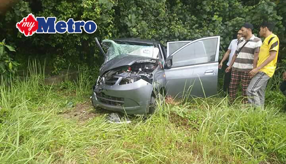 Keadaan kenderaan selepas terbabit dalam kemalangan di Kilometer 36 Jalan Kuala Terengganu-Kuantan, Kampung Serating, Marang petang tadi. FOTO ihsan pembaca