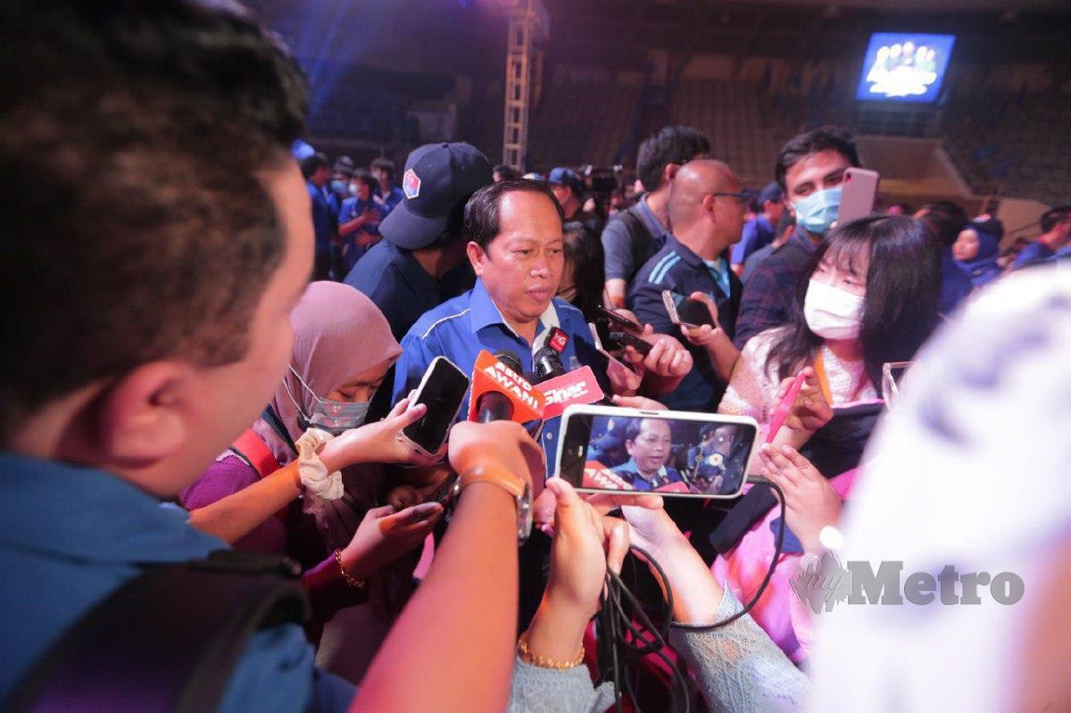 AHMAD Maslan ditemui media selepas Majlis Pelancaran Jentera BN di Iskandar Puteri, Johor. FOTO Nur Aisyah Mazalan.
