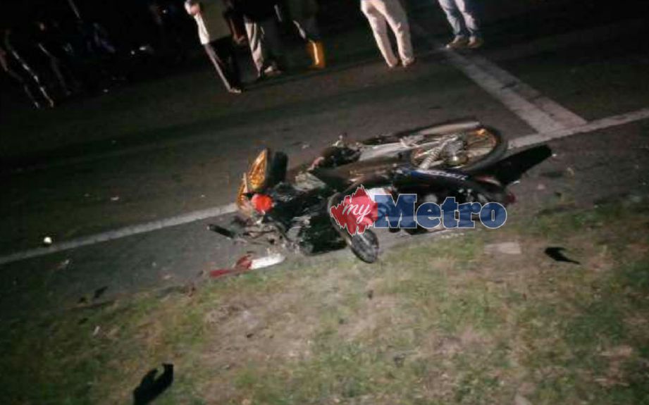 Kemalangan mengorbankan dua lelaki di Kilometer 16.2 Jalan Kuala Nerang - Pedu, Padang Terap semalam. FOTO ihsan pembaca