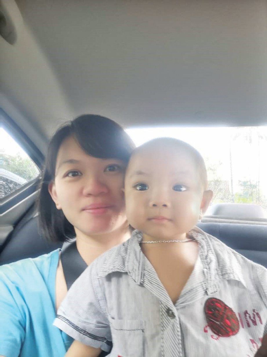 FENIX bersama ibunya, Siew Ting.
