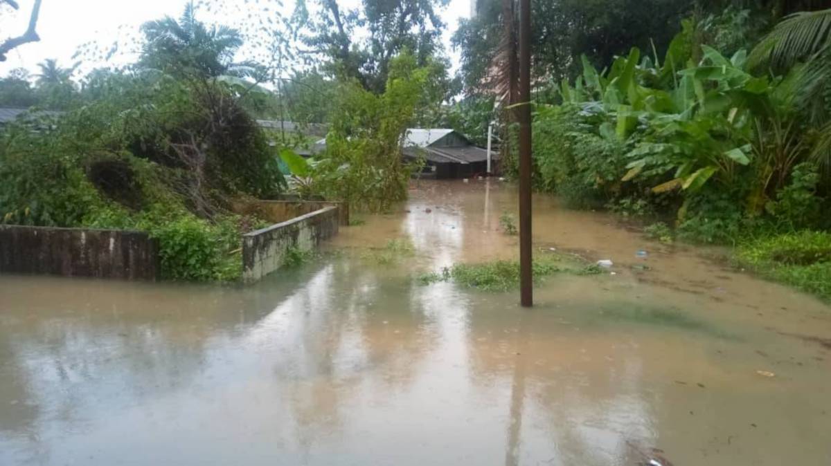 PENEMPATAN penduduk yang terjejas akibat banjir. FOTO Facebook JPKK Kempas