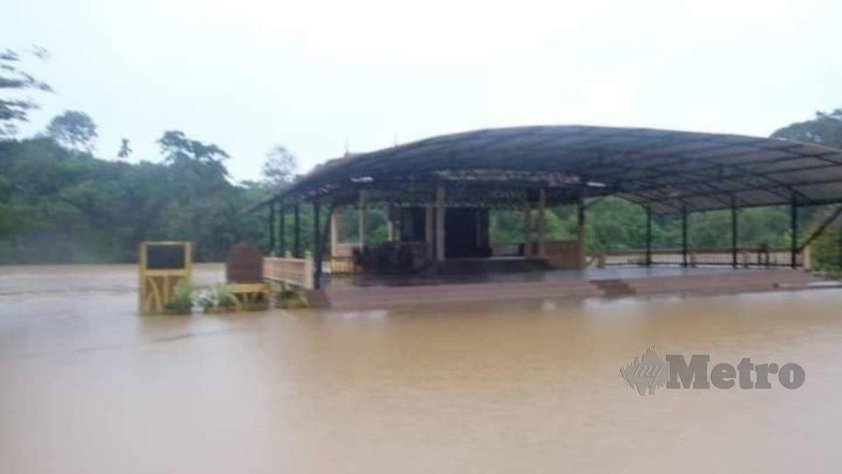 KEADAAN banjir di kawasan Kampung Pasir Raja, Dungun. FOTO ihsan APM 