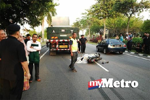 MANGSA melanggar kereta sebelum digilis treler. FOTO Khairul Najib Asarulah Khan