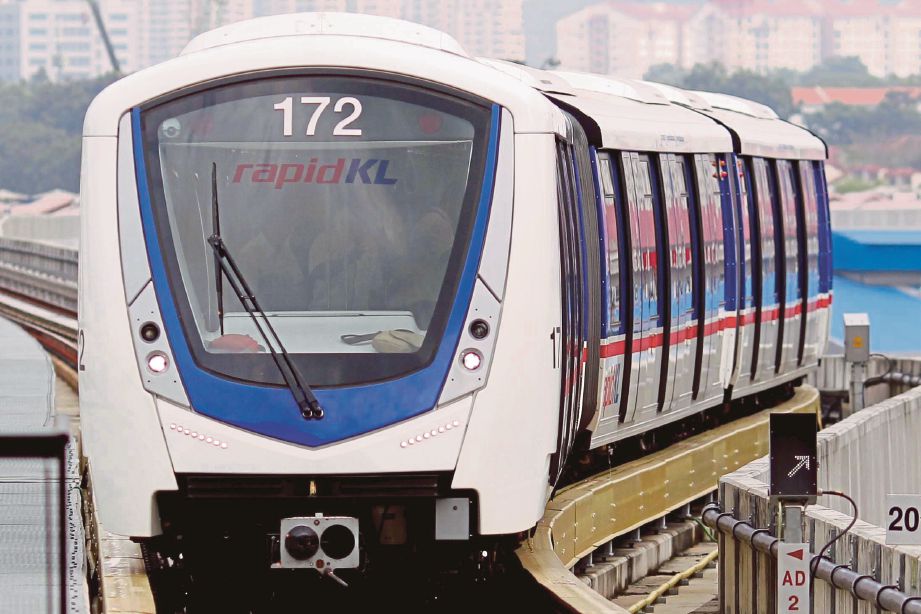 SEBUAH unit tren generasi baharu KLAV bagi LRT aliran Kelana Jaya sekitar Lembah Klang.