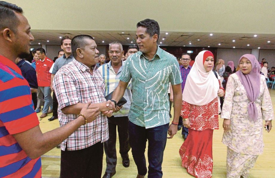  Khairy beramah mesra bersama penyokong UMNO Negeri Perlis   pada Program Pagi Bersama Khairy Jamaluddin di Dewan 2020, Kangar.  