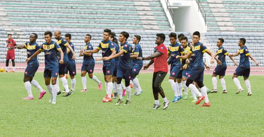 PEMAIN Perak jalani latihan intensif.