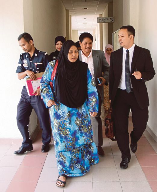 Nurul Shahidatul Afzan di Mahkamah Majistret Petaling Jaya  selepas hukuman dijatuhkan.  