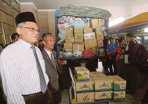 Ketua Pengarah JAKIM Datuk Othman Mustapha  selepas majlis penyerahan dan pelepasan konvoi Misi Selami Jiwa.