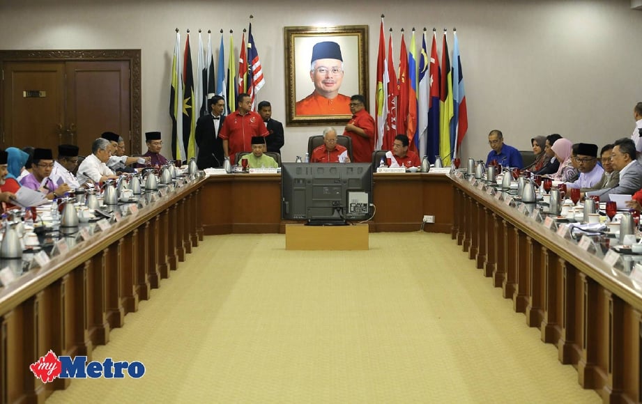 PERDANA Menteri, Datuk Seri Najib Razak mempengurusi Mesyuarat Majlis Tertinggi UMNO di Menara Dato Onn, Pusat Dagangan Putra Dunia (PWTC). FOTO Saddam Yusoff
