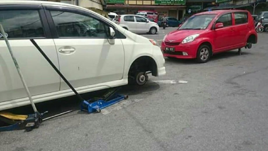 ANTARA kenderaan yang terbabit. Gambar Facebook/Malaysian Response Team II