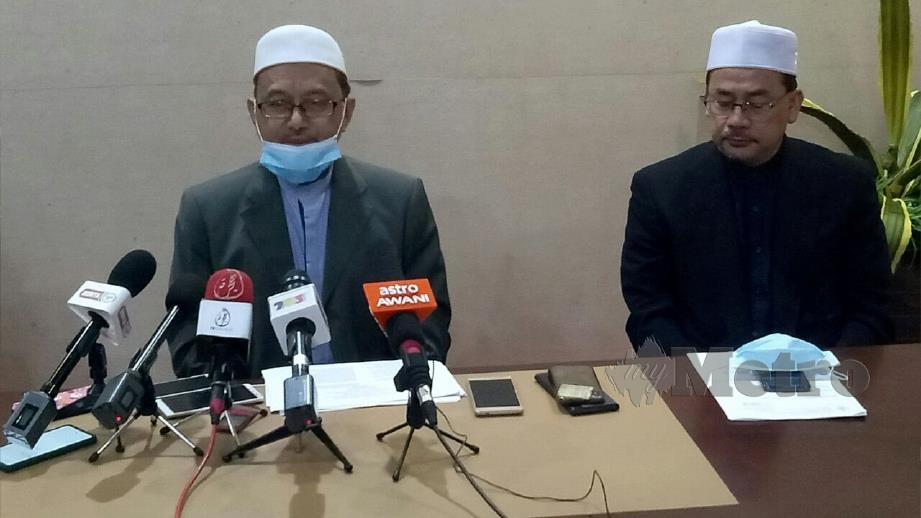 DR Alias (kiri) dan Ahmad Shah (kanan) ketika sidang media. FOTO Baharom Bakar