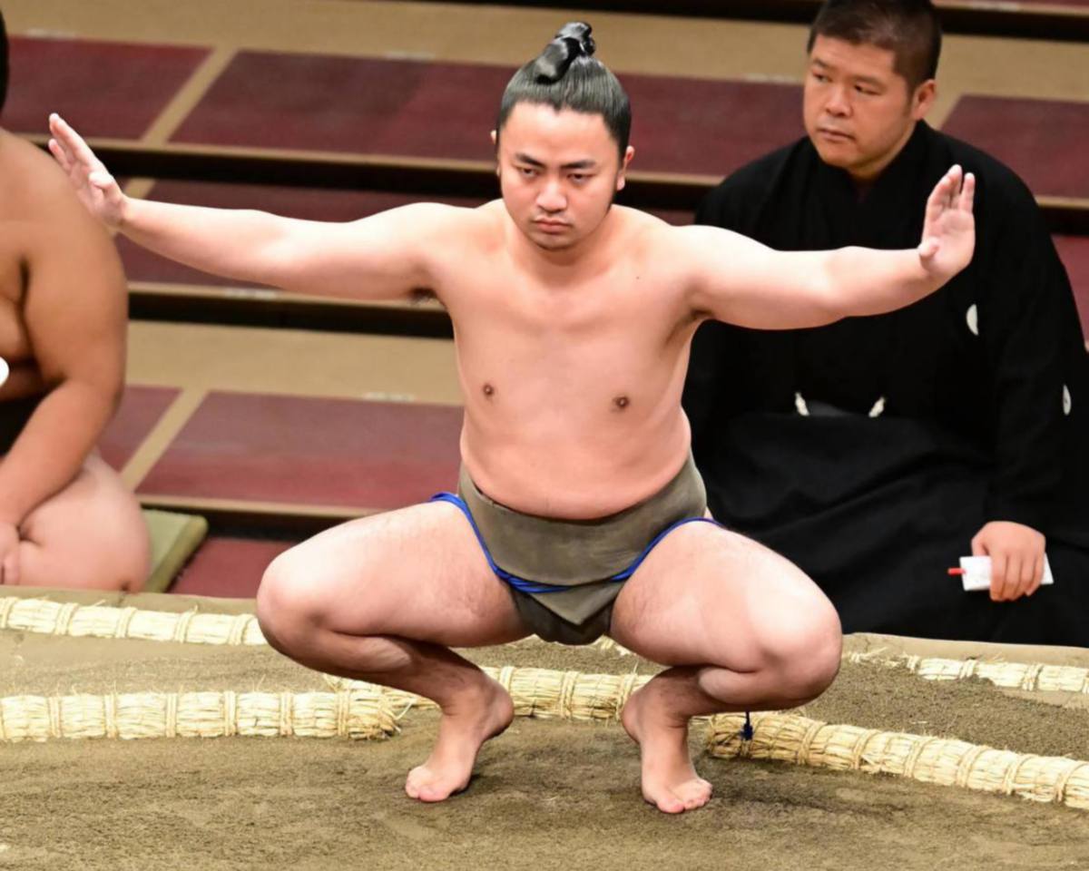 SHONANZAKURA akhirnya mengundur diri selepas 104 kali kalah dalam perlawanan sumo. FOTO Twitter