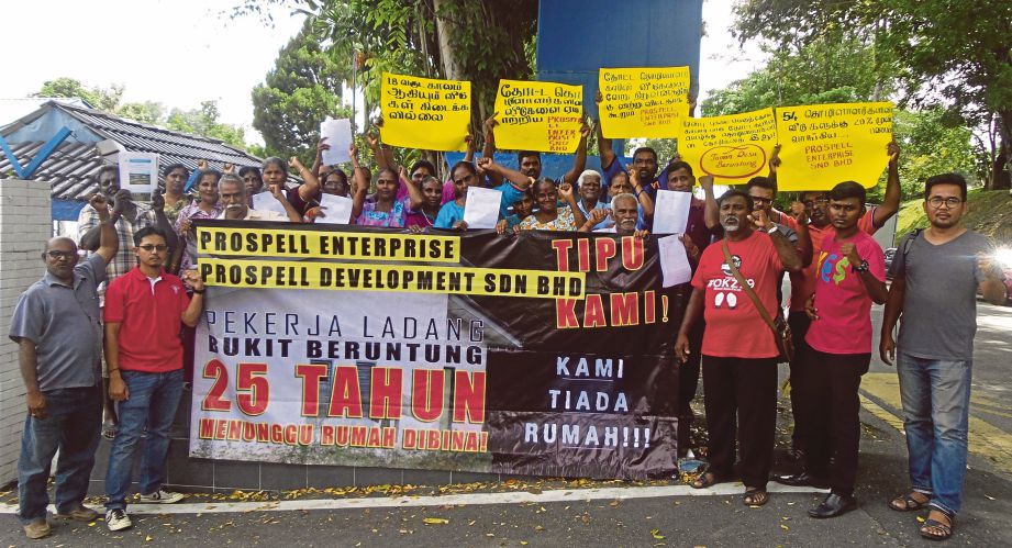 Sebahagian  pekerja Ladang Bukit Beruntung  menyatakan desakan selepas membuat laporan polis di IPD Hulu Selangor.