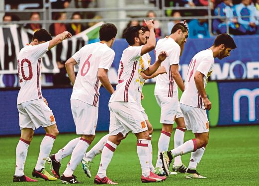NOLITO (tengah) gembira dengan gol pertamanya untuk Sepanyol.