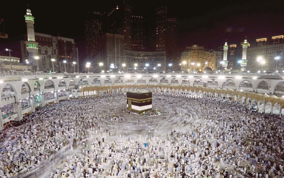 PEMANDANGAN di Masjidilharam, Makkah, semalam. - Reuters  
