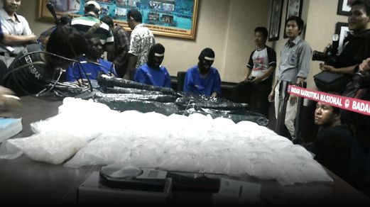 SEBAHAGIAN daripada dadah Nwolise yang dirampas BNN ditunjukkan kepada media di Jakarta semalam.