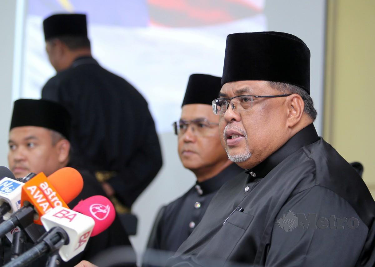 AB Rauf pada sidang media di Kompleks Seri Negeri selepas mengangkat sumpah jawatan sebagai Ketua Menteri Melaka. FOTO Aswadi Alias.