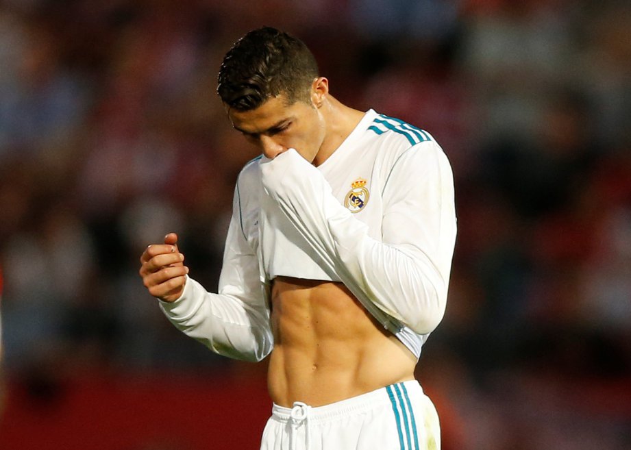 PENYERANG Real, Cristiano Ronaldo lesu selepas tewas kepada Girona. FOTO/REUTERS  