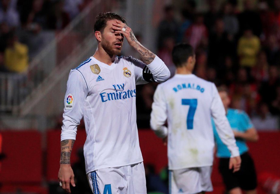 PERTAHANAN Real, Sergio Ramos tak sangka tewas mengejut kepada Girona. FOTO/REUTERS l 