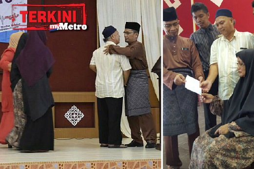 MOHD Alim (berbaju Melayu) menyerahkan sijil SPM kepada ibu bapa Allahyarham ketika majlis pengumuman keputusan SPM 2015. FOTO Mohd Hanafis Abdul Haris 