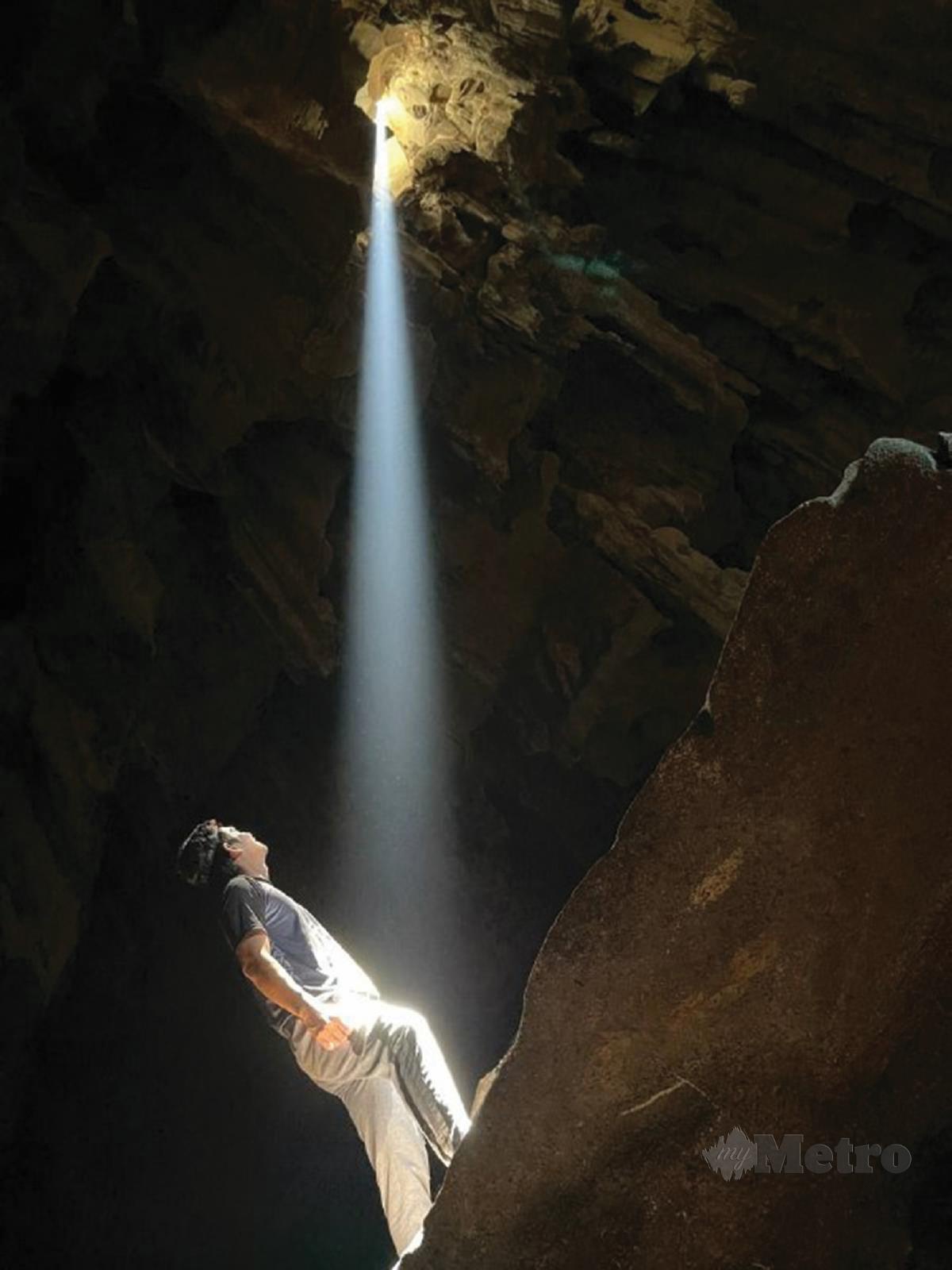 FENOMENA God's Light menjadi kegilaan peminat aktiviti teroka gua.