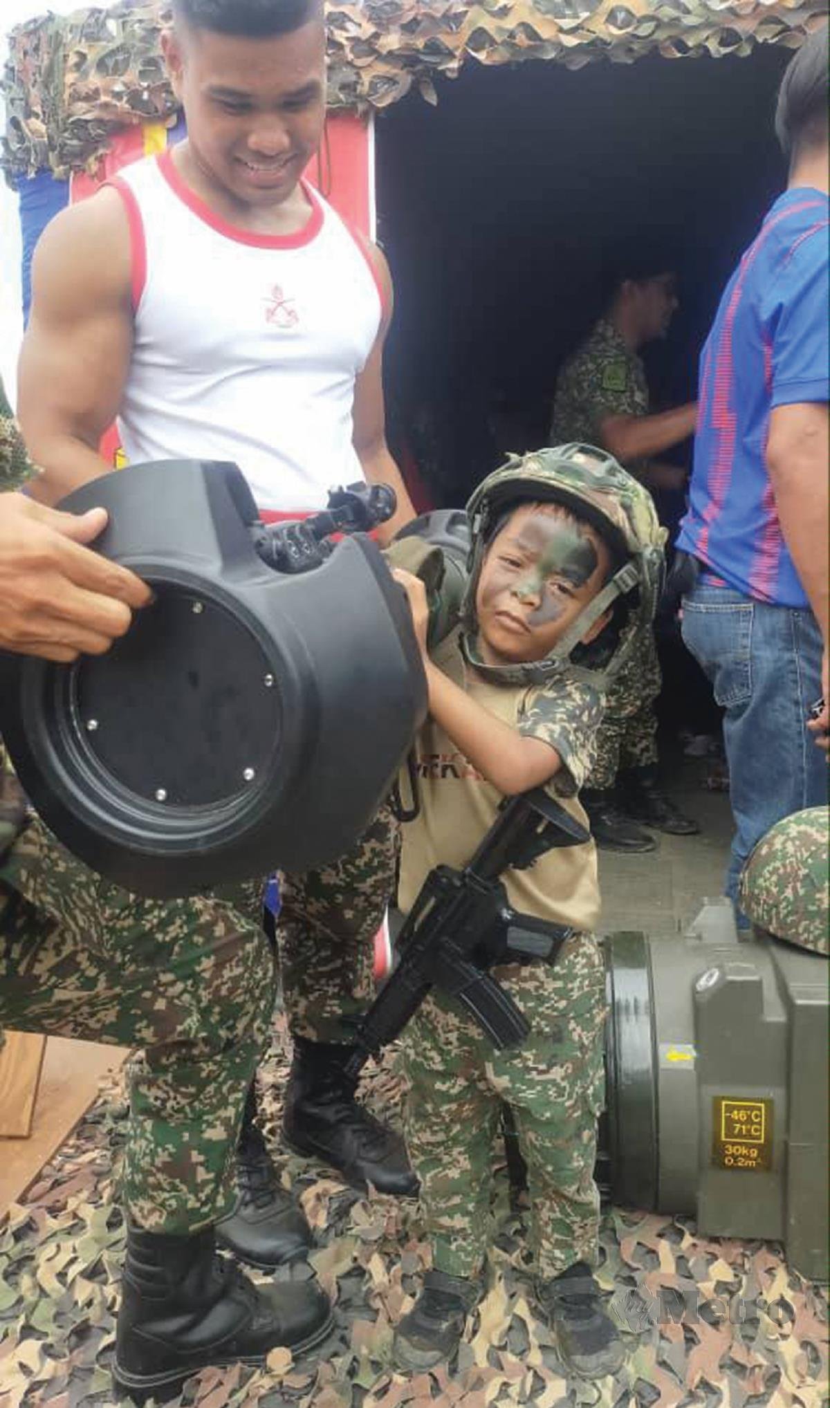 AKSI Rayyan ketika Karnival Tentera Darat 2022 Sempena Hari Malaysia dan Hari ATM di Stadium Mini Taman Seri Lambak, di Kluang Johor.