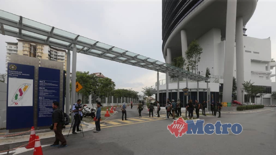 [UPDATE] Najib bermalam di lokap SPRM [METROTV] | Harian Metro